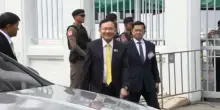 Thailandia, l’ex premier Thaksin portato in carcere
