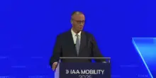 Auto, Merz: “Dall’Ue serve più flessibilità su transizione elettrica”