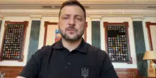 Un attacco russo uccide 24 persone in Ucraina: ritiravano pensione