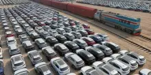 Mobilità, lauto resta regina degli spostamenti degli italiani ma crescono alternative