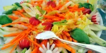 Pancia gonfia dopo i pasti? Verdure e non solo, quali possono essere le cause