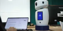 Milo, il robot “studente” che aiuta i colleghi con le lezioni
