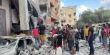 Gaza, palestinesi tra macerie ad Al-Zawaida: viviamo uno sterminio