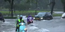 Hanoi inondata, il Vietnam devastato dal tifone Bualoi