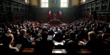 Francia: crisi di governo e sfide per Macron dopo il crollo dell’esecutivo Bayrou