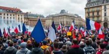 Francia in rivolta: manifestazioni e scontri per il blocco totale