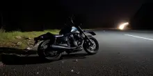 Giovani e moto: il dramma di un incidente che scuote