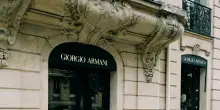 Eleganza, semplicità e innovazione: l’impatto di Giorgio Armani sulla moda