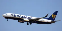 Turbolenze violente su aereo Ryanair: ricovero urgente per due assistenti
