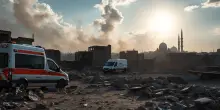 Israele Colpisce Gaza: Hamas Valuta la Proposta di Trump