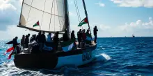 La Flottiglia Globale Sumud Affronta Pericoli Avvicinandosi a Gaza