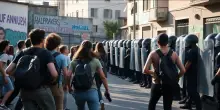 Scontri a San Lorenzo: gli studenti rispondono alle forze dell’ordine
