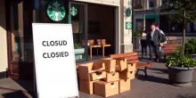 Starbucks annuncia chiusure e licenziamenti: ristrutturazione aziendale in arrivo