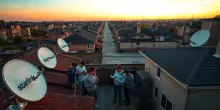Starlink sotto attacco: blackout di due ore lascia in difficoltà migliaia di utenti