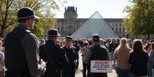 Audace rapina al Museo del Louvre di Parigi