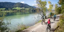 Un viaggio tra laghi scintillanti, colline dorate e panorami alpini
