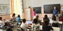 Sesso, i giovani preferiscono parlarne a scuola