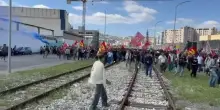 Sciopero, il corteo a Napoli: incursione dei manifestanti in porto