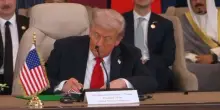 Trump firma con altri mediatori accordo cessate il fuoco a Gaza