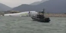 Aereo cargo precipita in mare a Hong Kong, due morti