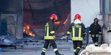 Incendio in casa a Cornaredo, è doloso? Ritrovate tracce di accelerante nella camera del figlio 55enne: l’inquietante ipotesi