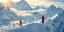 Bufera improvvisa sull’Everest: centinaia di escursionisti bloccati tra vento e neve