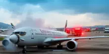 Incidente Aereo a Hong Kong: Due Vittime Durante l’Atterraggio