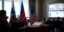 Putin elogia gli sforzi di Trump in Medio Oriente e mette in dubbio i vincitori del Nobel