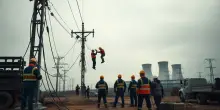 Riparazioni Cruciali alle Linee Elettriche in Corso presso la Centrale Nucleare di Zaporizhzhia