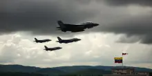Tensioni tra Venezuela e Stati Uniti: Voli Militari e Conseguenze Geopolitiche