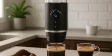 Il tuo espresso ovunque con la macchina del caffè portatile: compatta ma potente, è anche economica