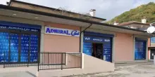 Aggressione al lavoro. Barista accoltellata dall’ex. Una cliente riesce a salvarla