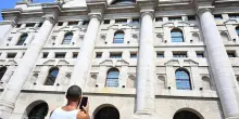 Borsa: Milano chiude in rialzo, +0,57%