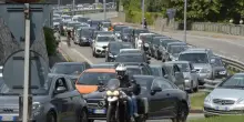 Esodo estivo 2025, previsioni traffico weekend 12 e 13 luglio: strade e autostrade da bollino rosso