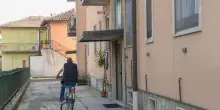 Omicidio a Settala: padre ubriaco uccide la moglie davanti alla figlia