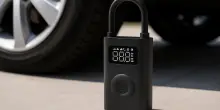 Gonfi tutto in 2 minuti senza sporcarti le mani: questo mini compressore di Xiaomi è geniale (-23%)