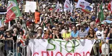 La politica in piazza: "Non c’è spazio fra noi per l’antisemitismo"