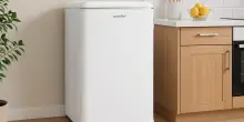 Stile retrò e funzionalità compatta: il mini frigo perfetto per l’estate è ora in offerta