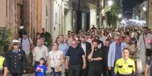 Fiaccolata a Castelvetrano per Mary Bonanno: comunità unita contro la violenza