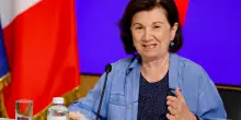 Foto rubate e insulti, chiuso il sito: raffica di denunce. Tra le immagini anche scatti della premier Meloni e della segretaria Pd Schlein