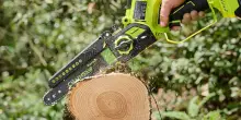 La mini motosega indispensabile per il giardinaggio è ora in offerta: 30% di sconto