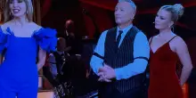 Pagelle Ballando con le Stelle 18 ottobre: Beppe Convertini cappotto bagnato, Marcella Bella gatto di marmo