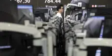 Borsa: l'Asia chiude contrastata tra dazi e banche centrali