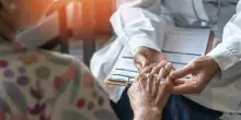 Legge 104 e caregiver, cosa cambia: permessi retribuiti, congedo fino a 2 anni e smart working prioritario