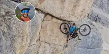 Il biker estremo Andreas Tonelli muore dopo una caduta di 200 metri con la sua bici in Val Gardena