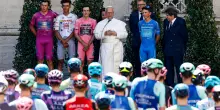 Il Papa saluta i ciclisti del Giro d’Italia 2025: “Siete modelli per i giovani”