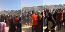 Media: a Gaza la folla assalta sito di aiuti, a Rafah spari in aria e caos