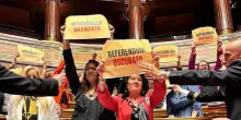 Protesta M5S al Senato: Accuse a Tajani e Centrodestra su Vigilanza Rai e Giustizia