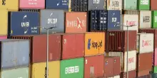 Il deficit commerciale Usa sale a record di 140,5 miliardi