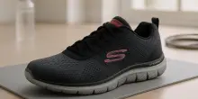 Cammina, corri e fai trekking con queste scarpe di Skechers: oggi in super offerta su Amazon